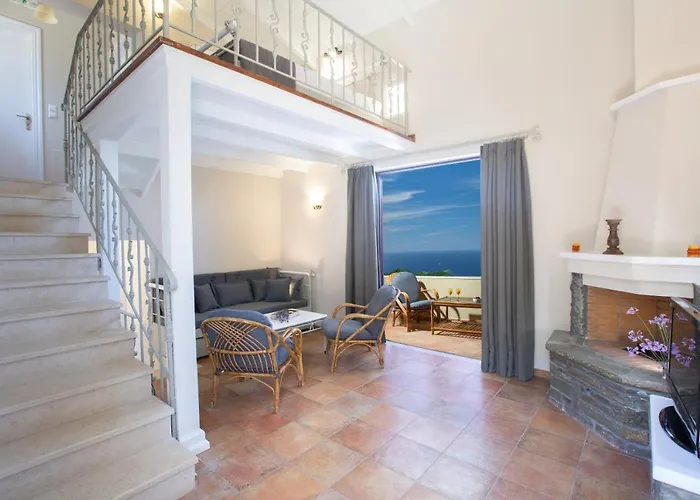 Acquaterra Villa *