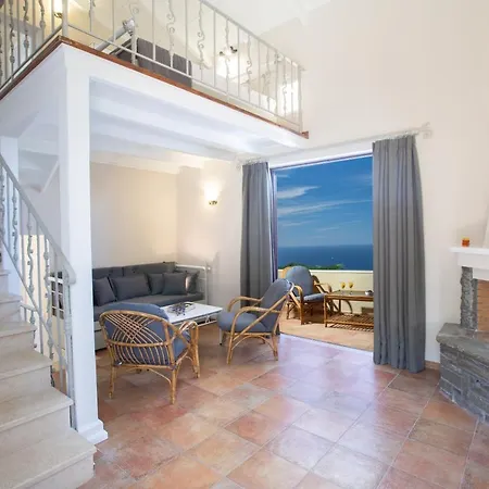 Acquaterra Villa *